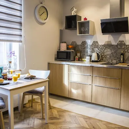 Central Location In Old Town, Airport Train 2 Min! Apartmán