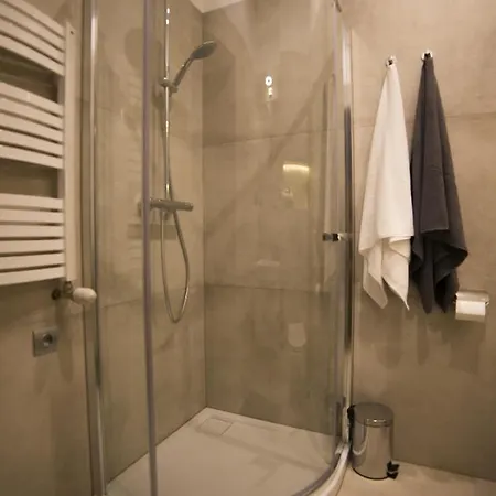 Central Location In Old Town, Airport Train 2 Min! * Krakov