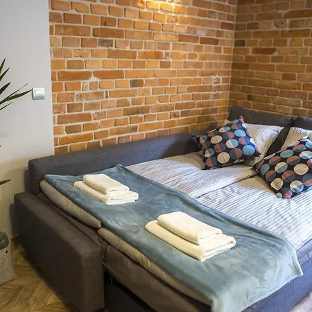 Central Location In Old Town, Airport Train 2 Min!