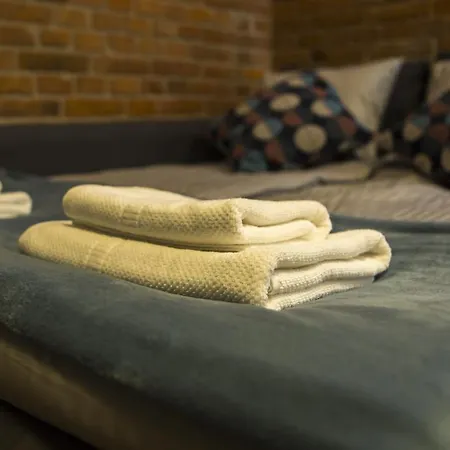 Central Location In Old Town, Airport Train 2 Min! Krakov