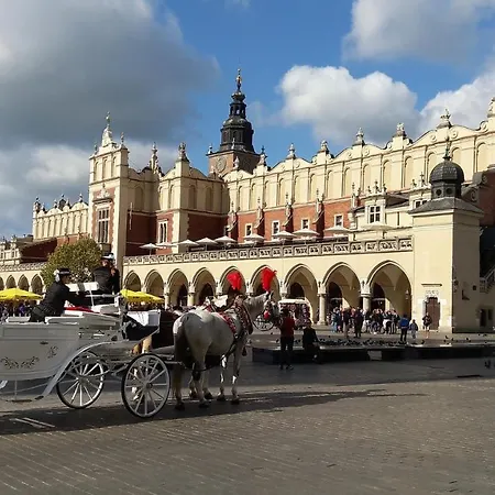 Central Location In Old Town, Airport Train 2 Min! *